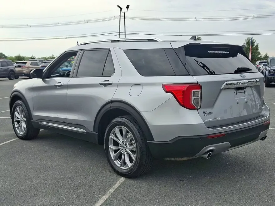 2024 Ford Explorer Limited photo 1
