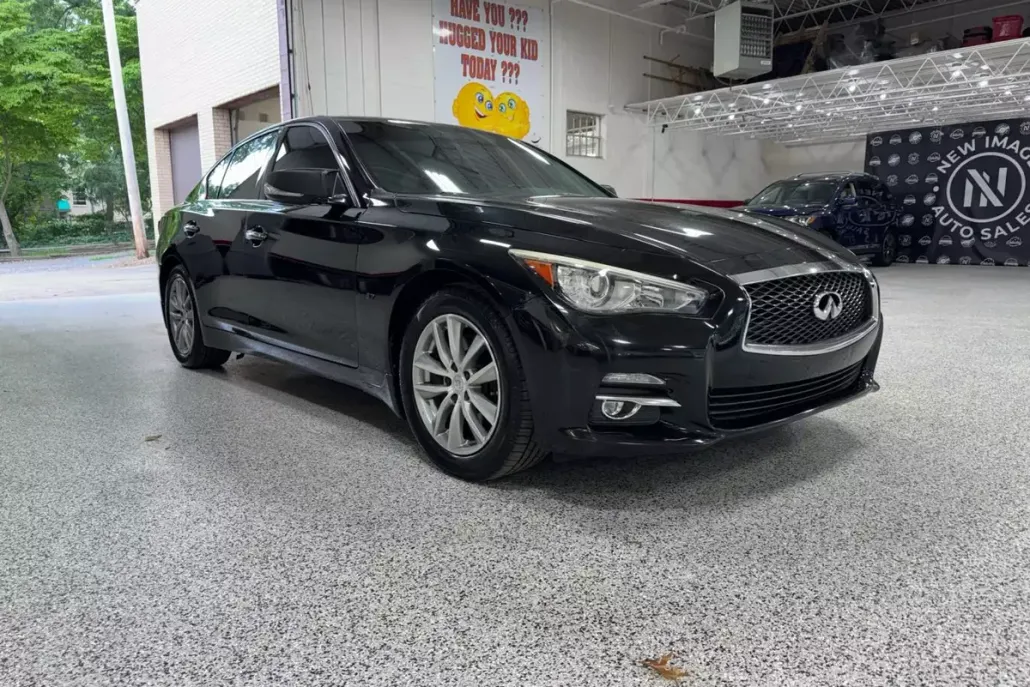 2015 Infiniti Q50 3.7 Premium photo 1
