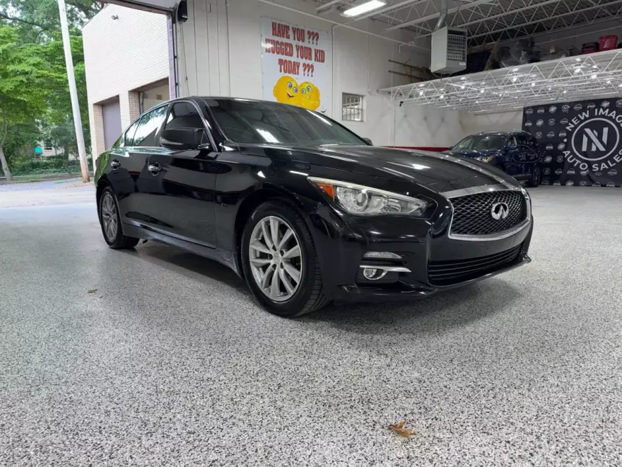 2015 Infiniti Q50 3.7 Premium photo 1