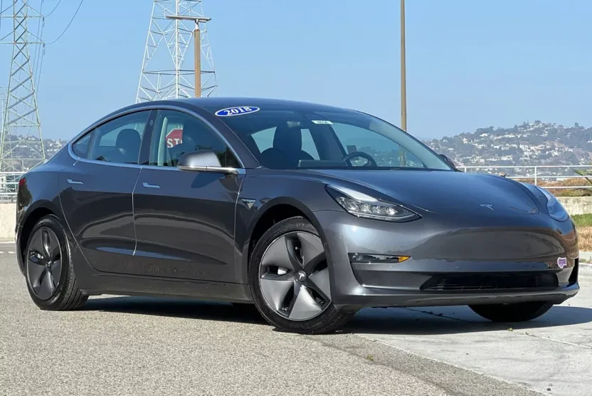2018 Tesla Model 3 Long Range photo 1