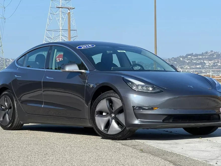 2018 Tesla Model 3 Long Range photo 1