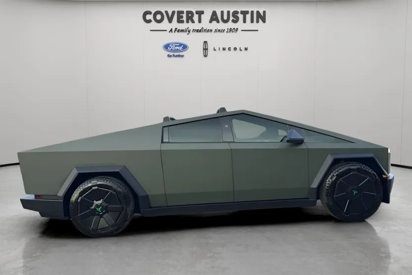 2024 Tesla Cybertruck photo 1