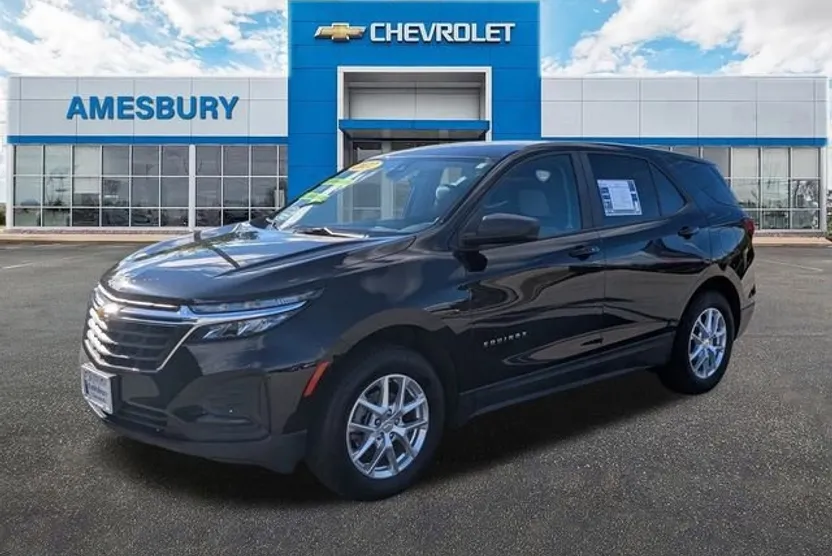 2022 Chevrolet Equinox LS photo 1