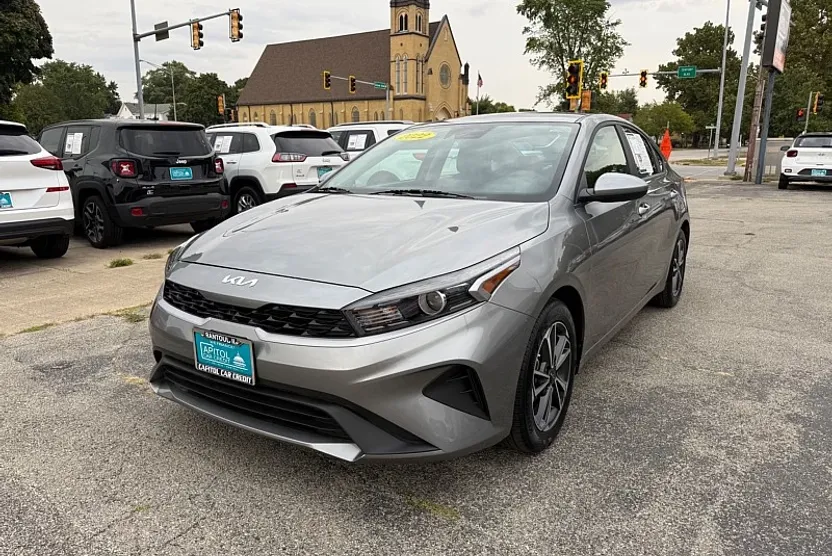2022 Kia Forte LXS photo 1