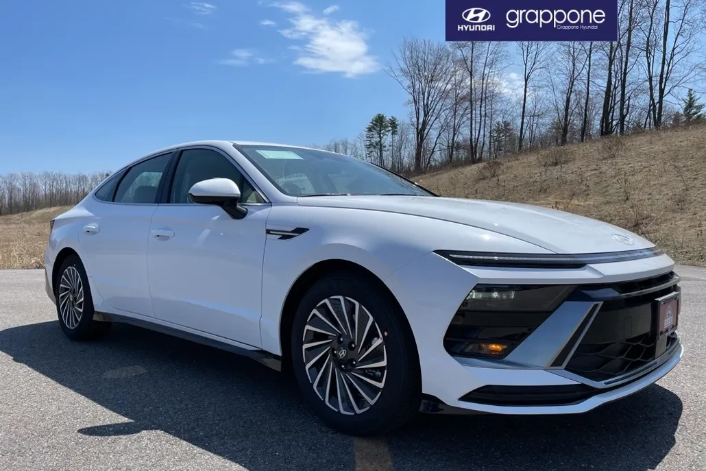 2025 Hyundai Sonata Hybrid SEL photo 1