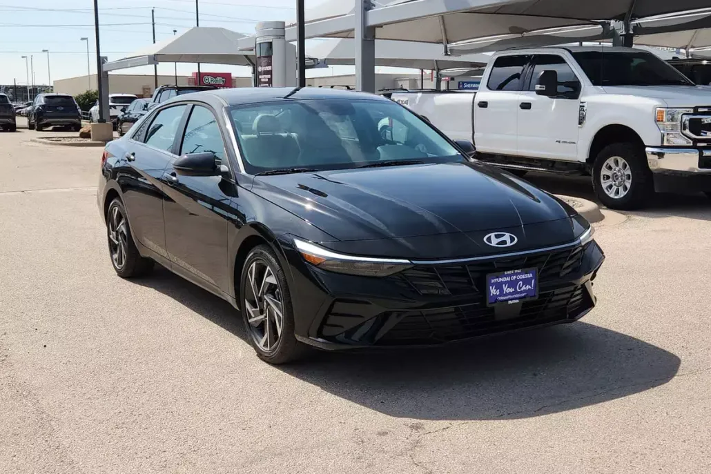 2025 Hyundai Elantra Limited photo 1