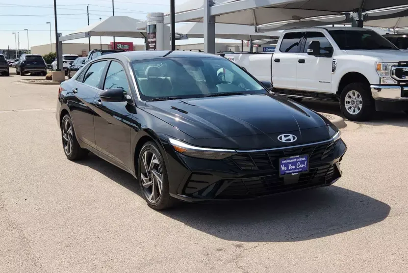 2025 Hyundai Elantra Limited photo 1