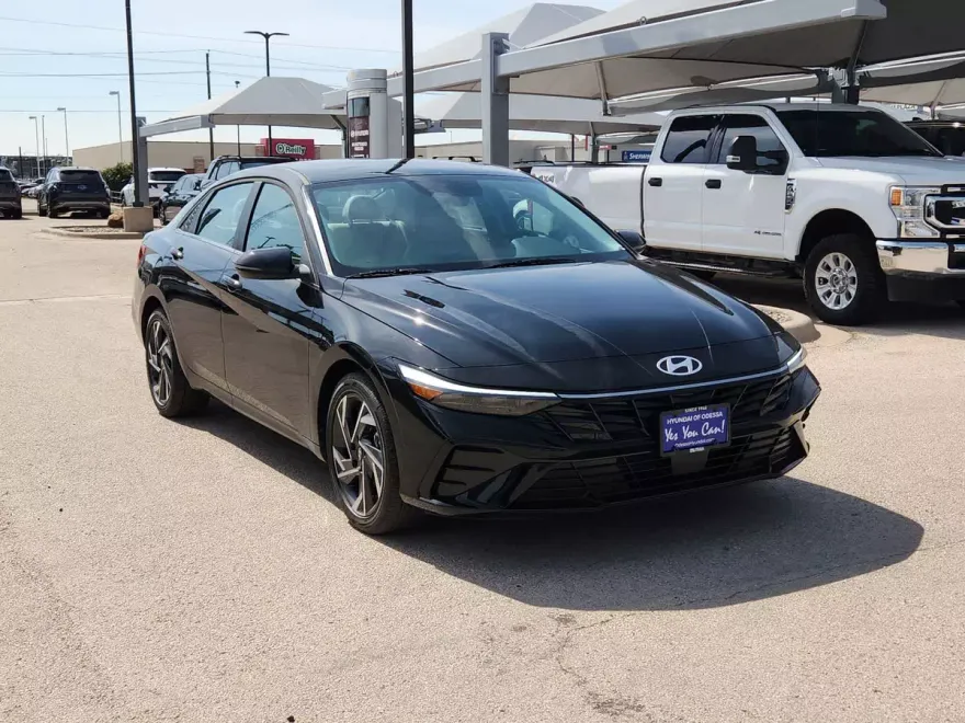 2025 Hyundai Elantra Limited photo 1