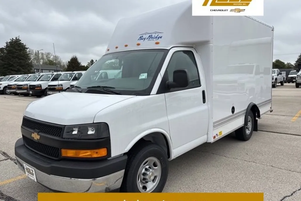 2025 Chevrolet Express Cutaway 3500 photo 1