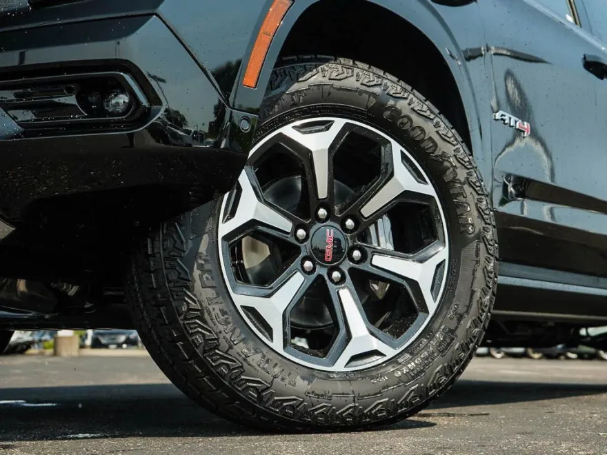 2025 Gmc Yukon AT4 photo 1