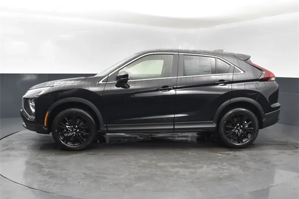 2025 Mitsubishi Eclipse Cross LE photo 1