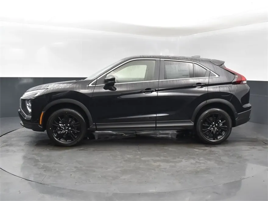 2025 Mitsubishi Eclipse Cross LE photo 1