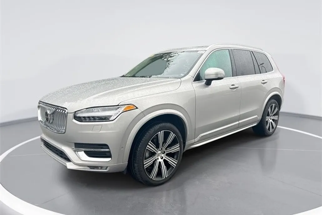 2024 Volvo XC90 Plus photo 1