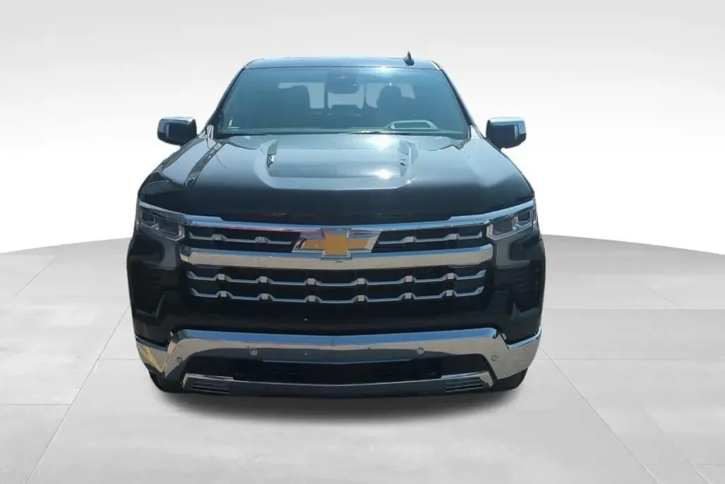 2025 Chevrolet Silverado 1500 LTZ photo 1