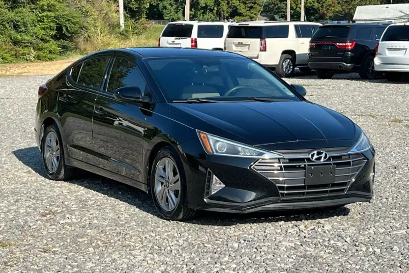 2019 Hyundai Elantra SEL photo 1