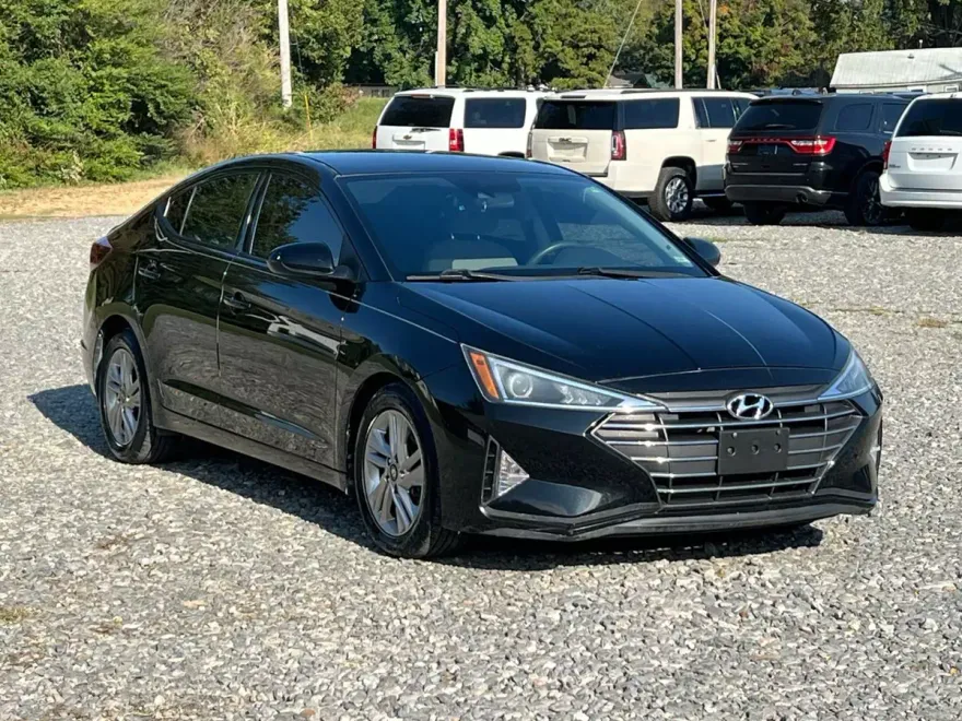 2019 Hyundai Elantra SEL photo 1