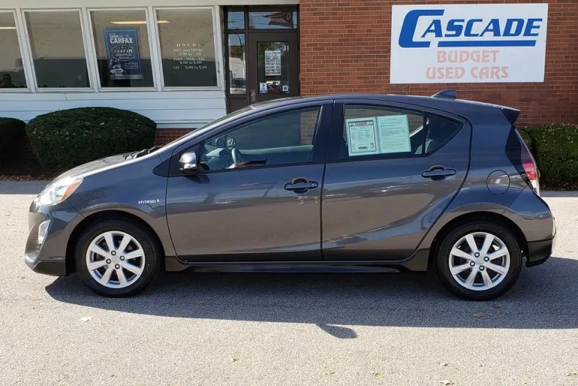 2017 Toyota Prius C One Two Three Four photo 1