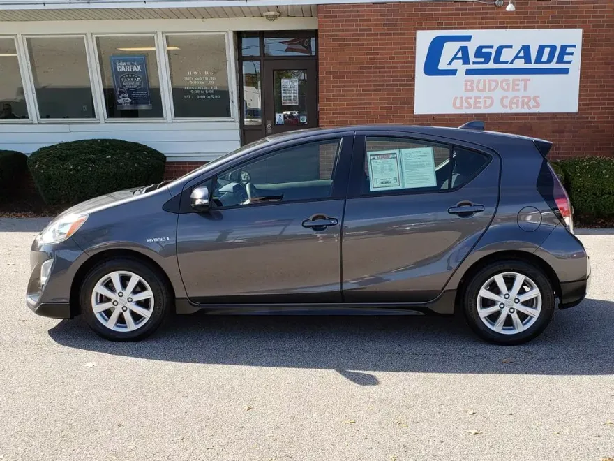 2017 Toyota Prius C One Two Three Four photo 1