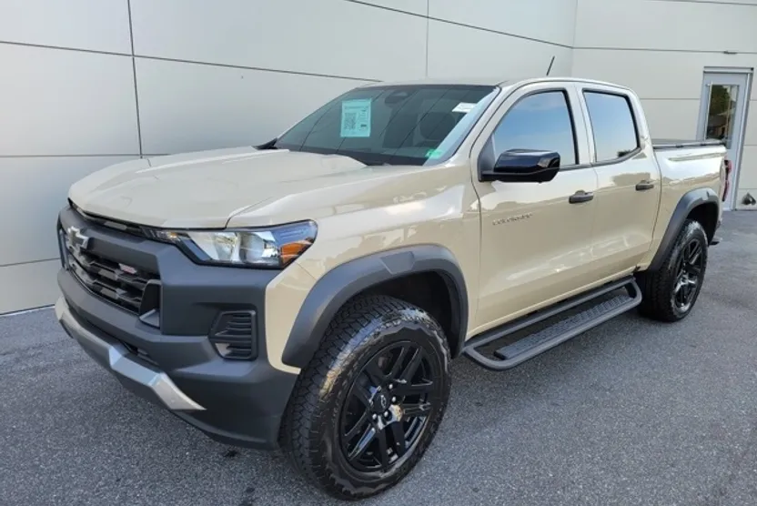 2024 Chevrolet Colorado Trail Boss photo 1