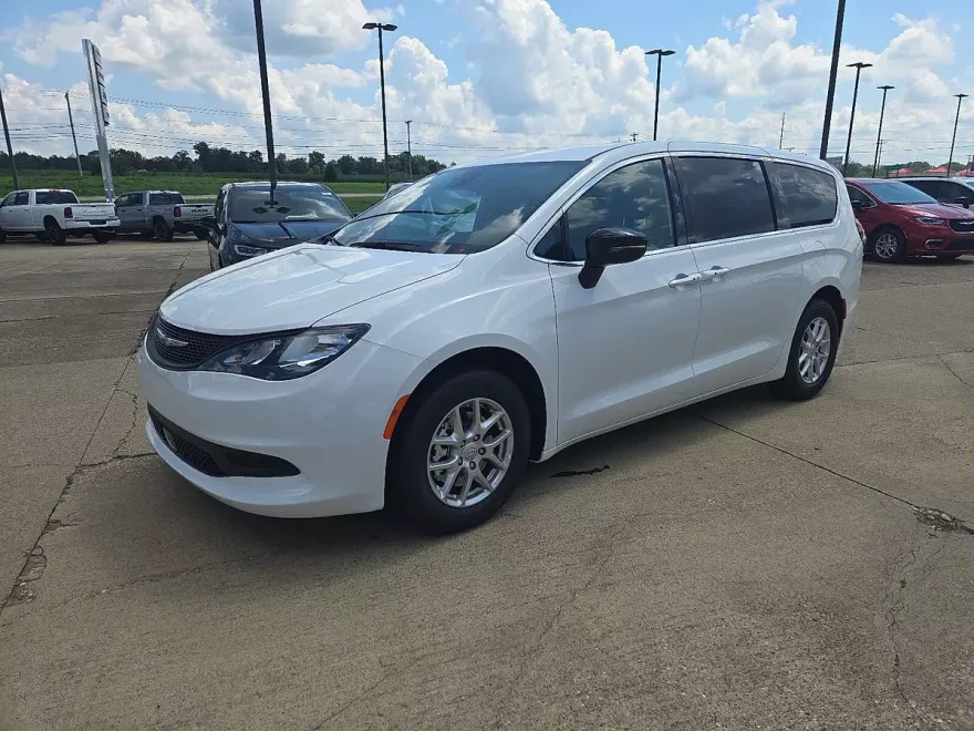 2026 Chrysler Voyager LX photo 1