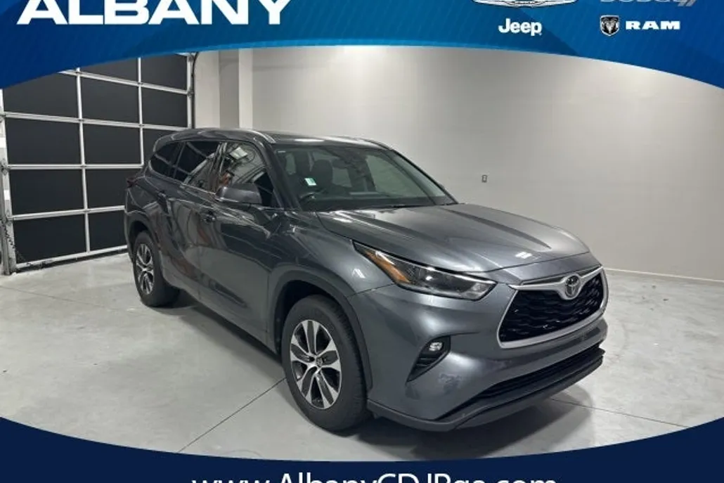 2021 Toyota Highlander XLE photo 1