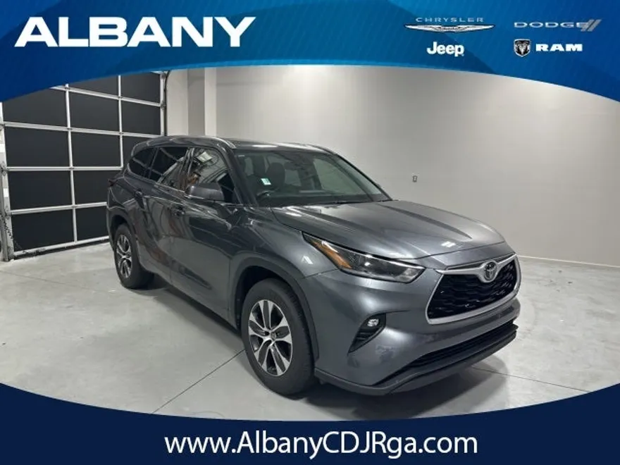 2021 Toyota Highlander XLE photo 1
