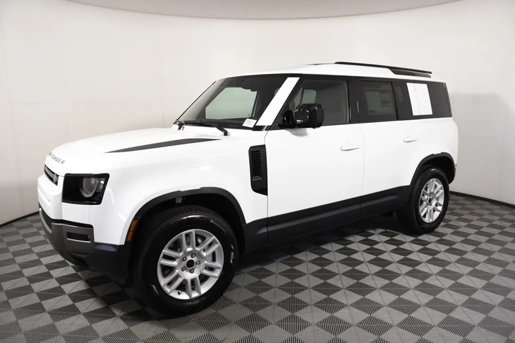 2026 Land Rover Defender 110 photo 1