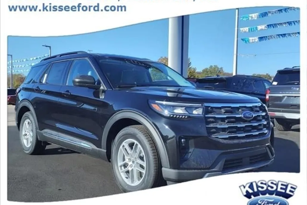 2025 Ford Explorer photo 1