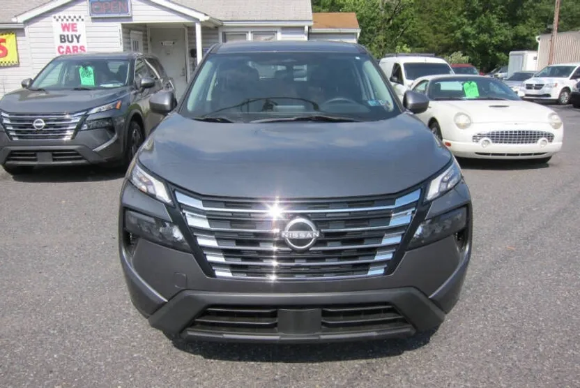 2024 Nissan Rogue SV photo 1