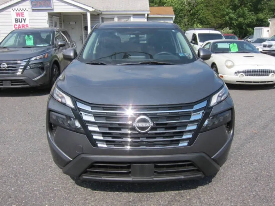 2024 Nissan Rogue SV photo 1