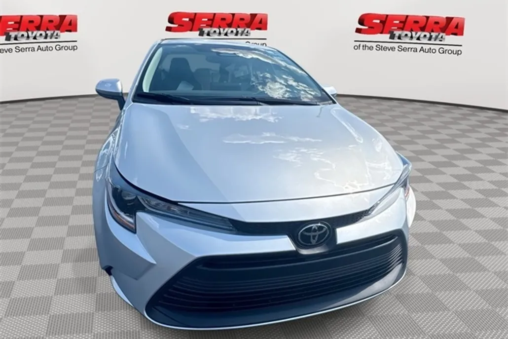 2026 Toyota Corolla LE photo 1