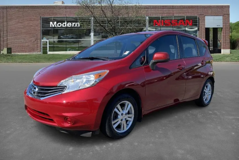 2014 Nissan Versa Note SV photo 1