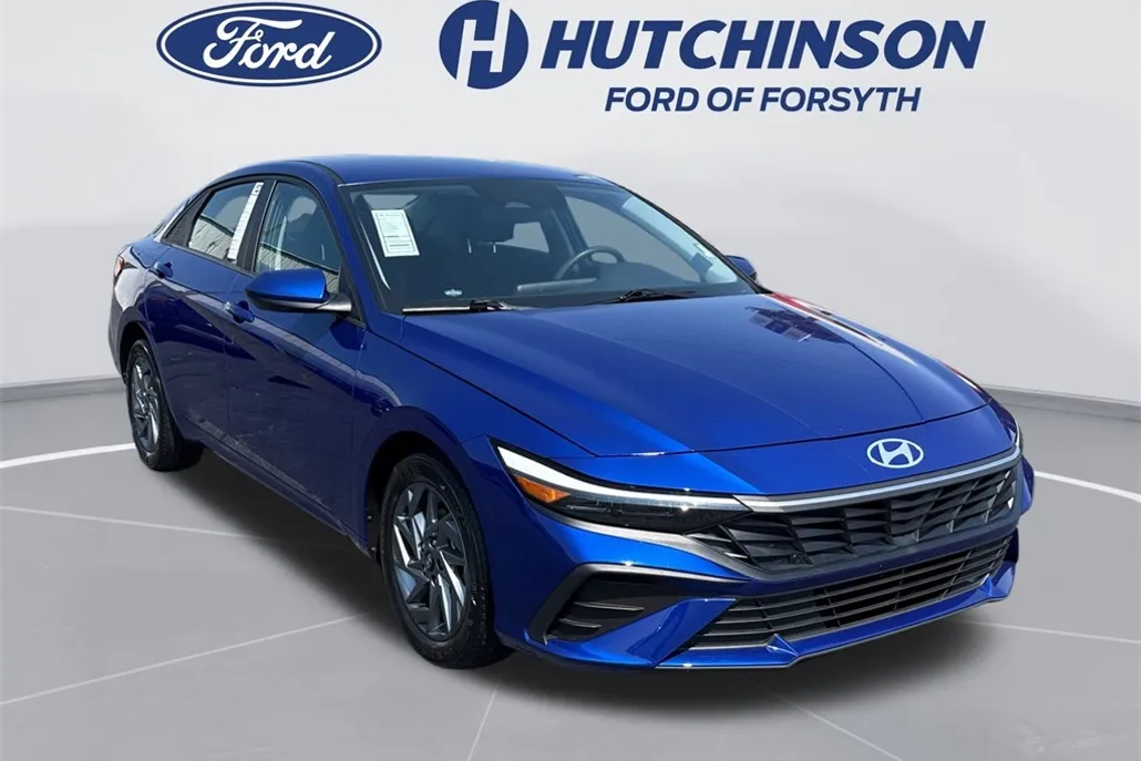 2024 Hyundai Elantra SEL photo 1