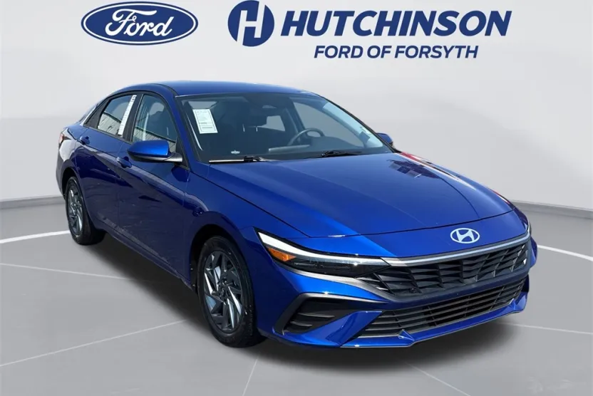 2024 Hyundai Elantra SEL photo 1