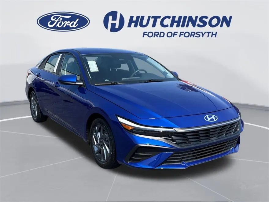 2024 Hyundai Elantra SEL photo 1