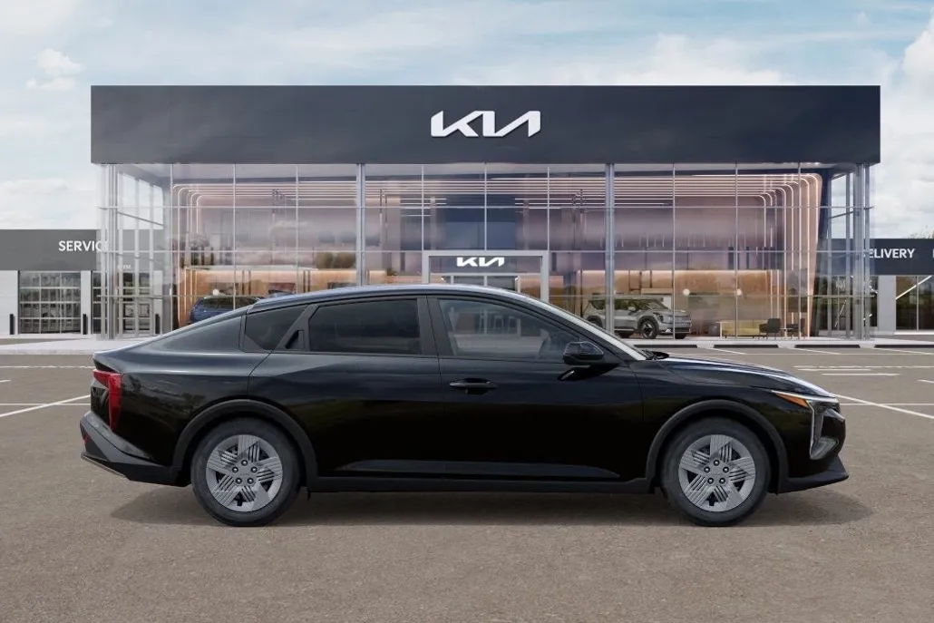 2025 Kia K4 LX photo 1