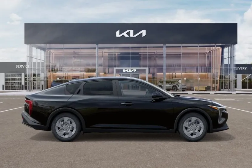 2025 Kia K4 LX photo 1