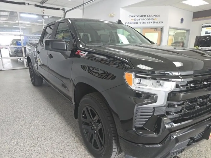 2024 Chevrolet Silverado 1500 RST photo 1