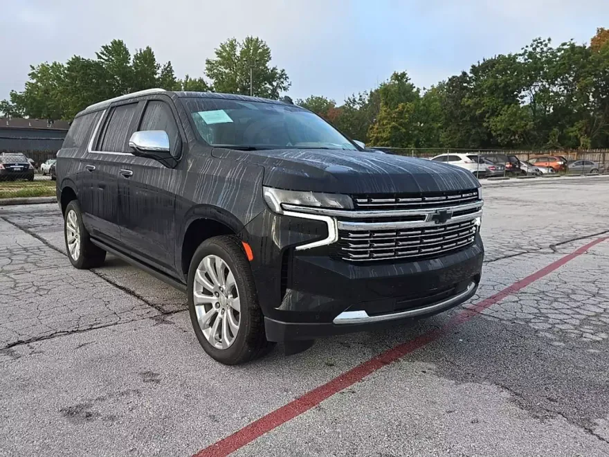2023 Chevrolet Suburban Premier photo 1