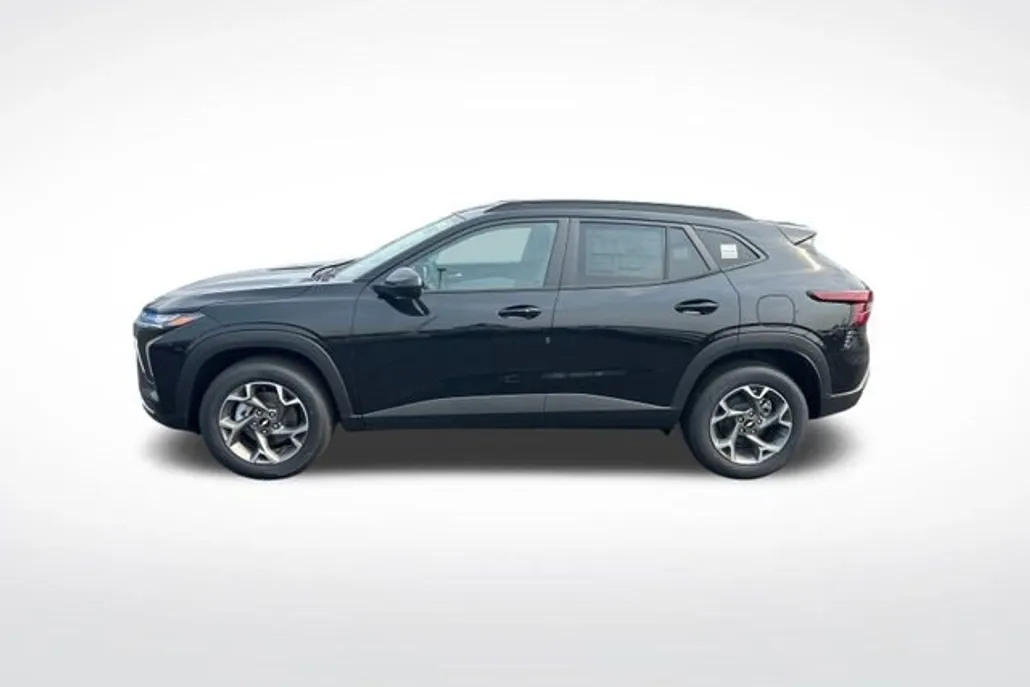 2025 Chevrolet Trax LT photo 1
