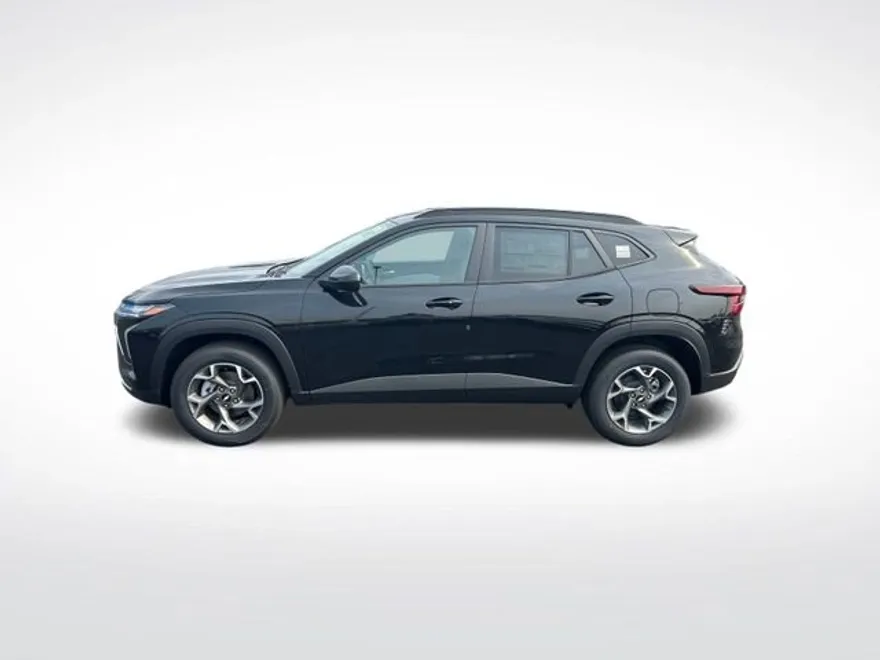 2025 Chevrolet Trax LT photo 1