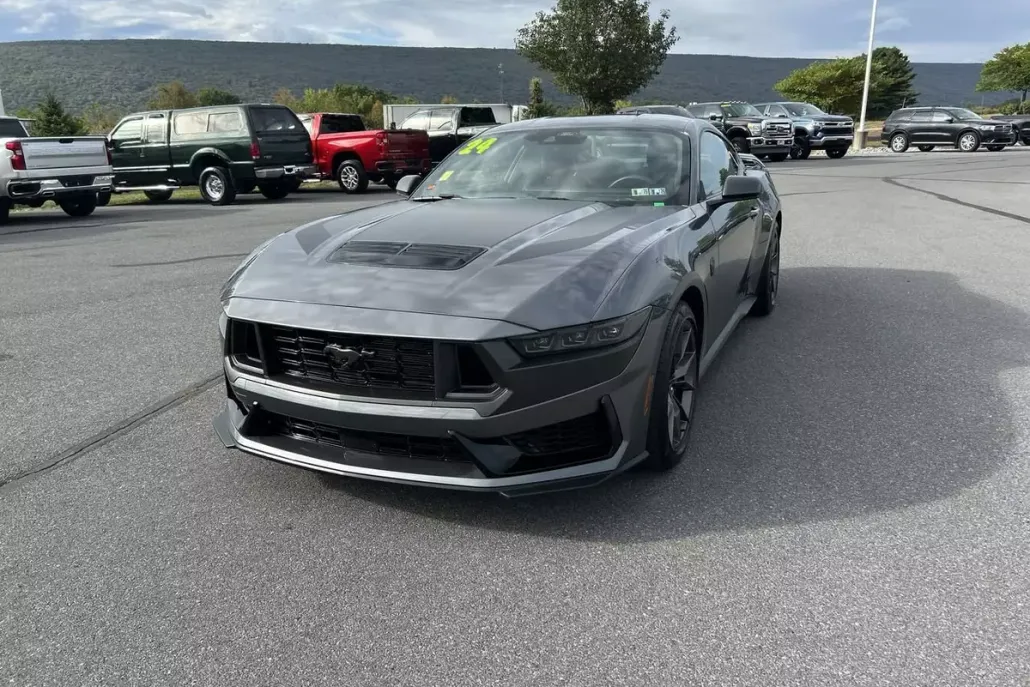 2024 Ford Mustang Dark Horse photo 1