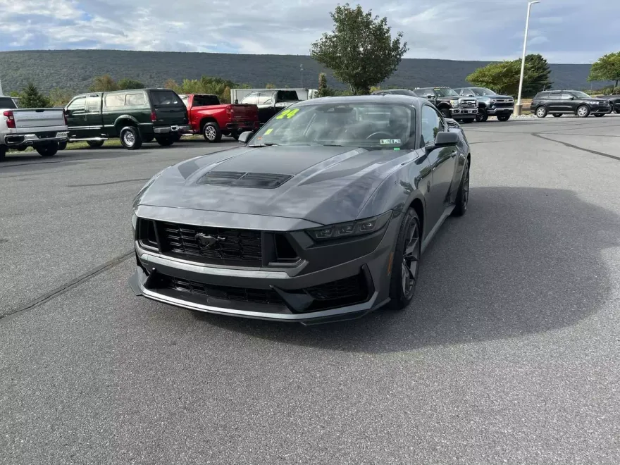 2024 Ford Mustang Dark Horse photo 1