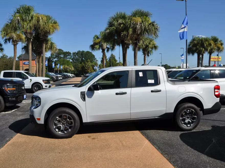 2025 Ford Maverick XLT photo 1