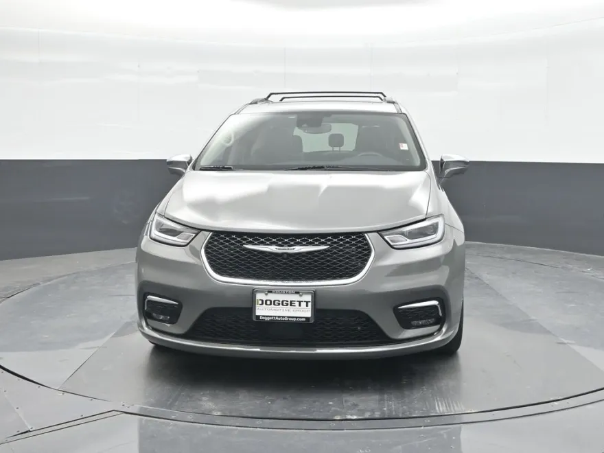 2022 Chrysler Pacifica Limited photo 1