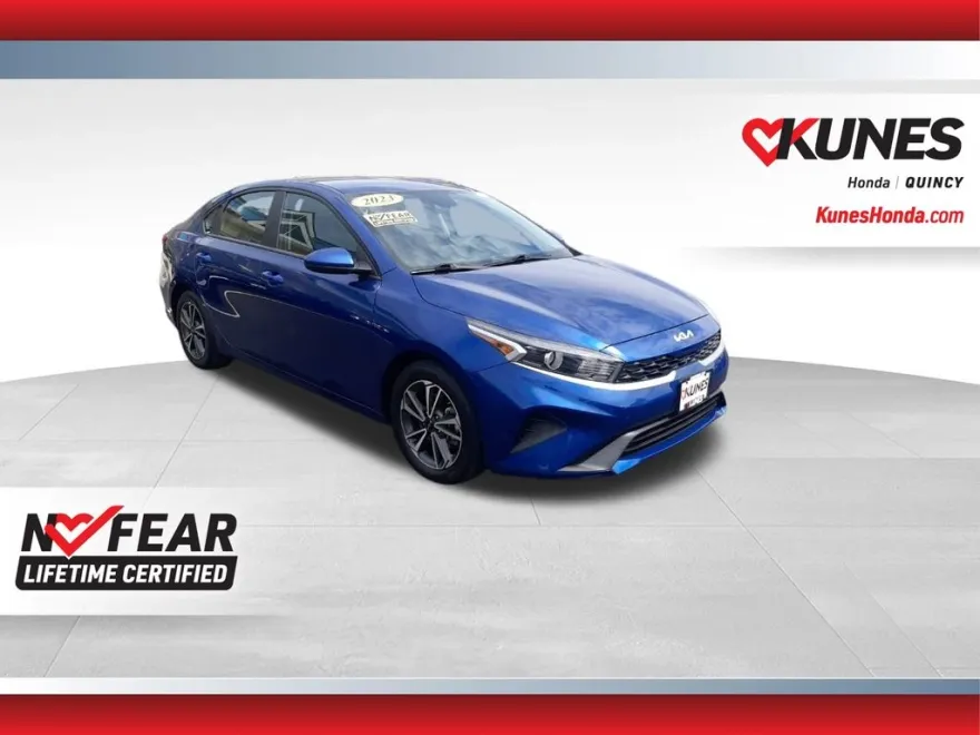 2023 Kia Forte LXS photo 1