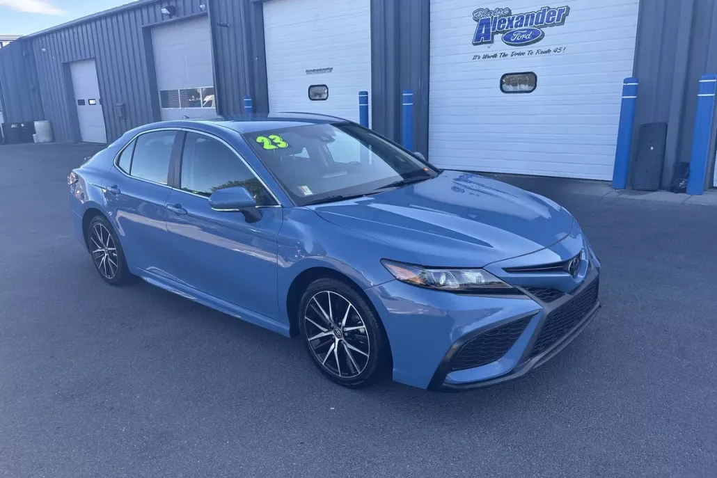 2023 Toyota Camry SE photo 1