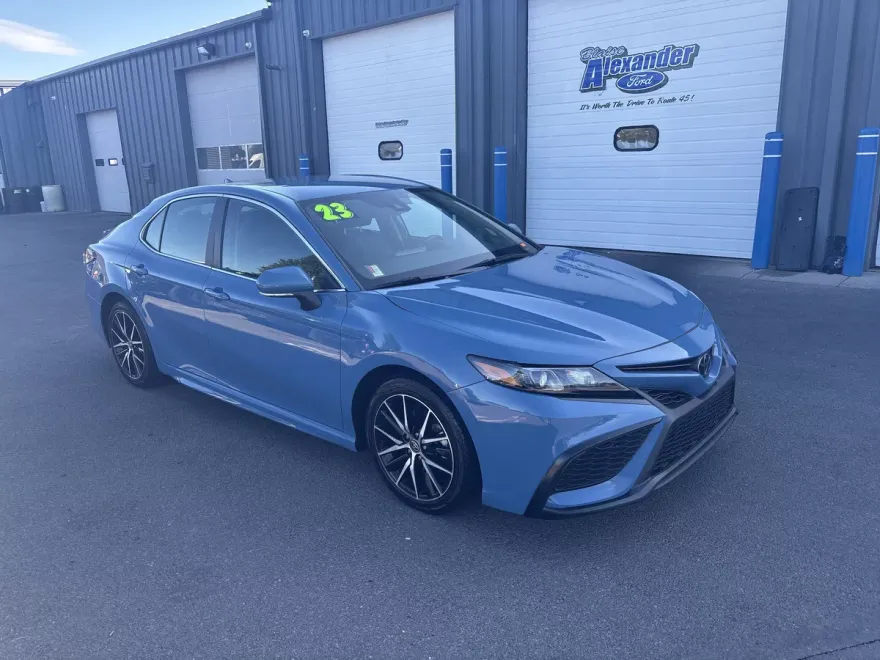 2023 Toyota Camry SE photo 1