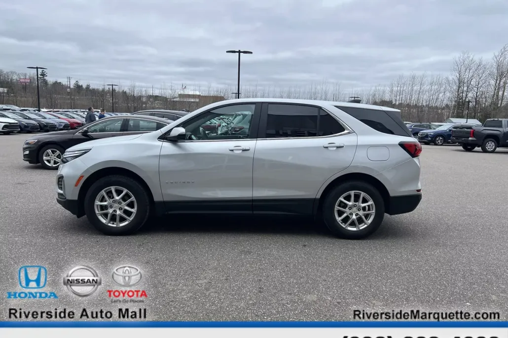 2022 Chevrolet Equinox LT photo 1