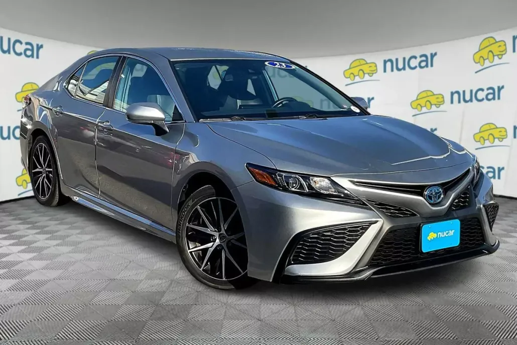 2023 Toyota Camry Hybrid SE photo 1